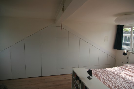 Kastenwand onder schuin dakvlak (4) Kastenwand onder schuin dakvlak (4)